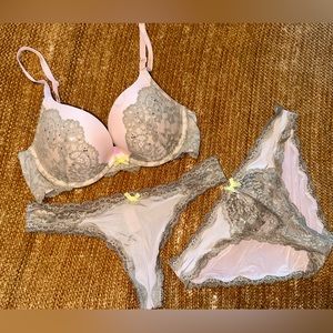 Victorias Secret Matching Bra and Panty 💚💗